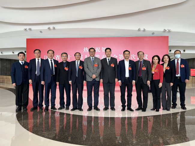 我校省人大代表政协委员参加江苏省“两会”建言献策