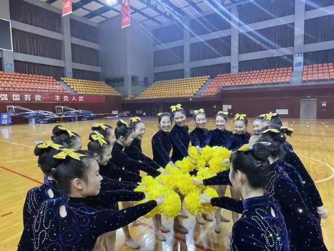 我校啦啦操队在江苏省锦标赛上获佳绩